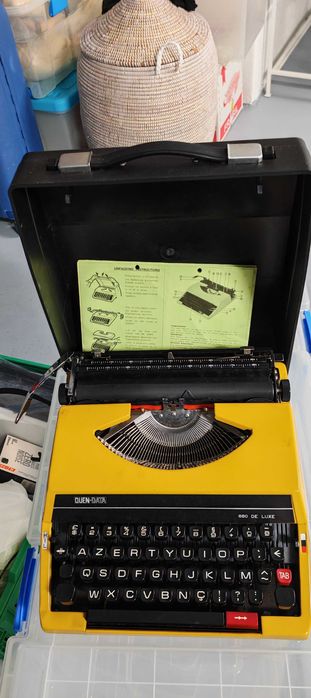 QUEN-DATA 680 DE LUXE, máquina de escrever portátil