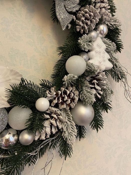 Литой темно зеленый 55 см новогодний венок серебряно-белый декор