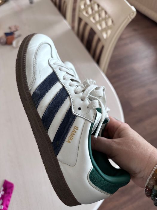 Кросівки унісекс адідас