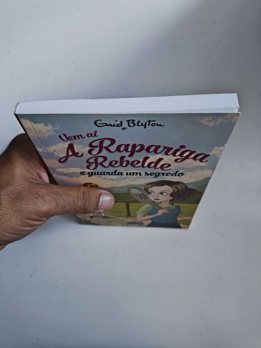 Conjunto de 2 livros da "A Rapariga Rebelde " Vol 2 e 4
