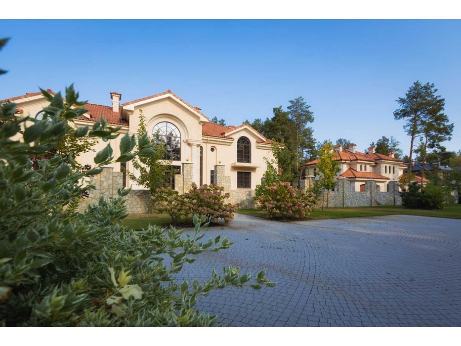 Резиденція на воді 923 м²  48 соток  берегова лінія 69 м