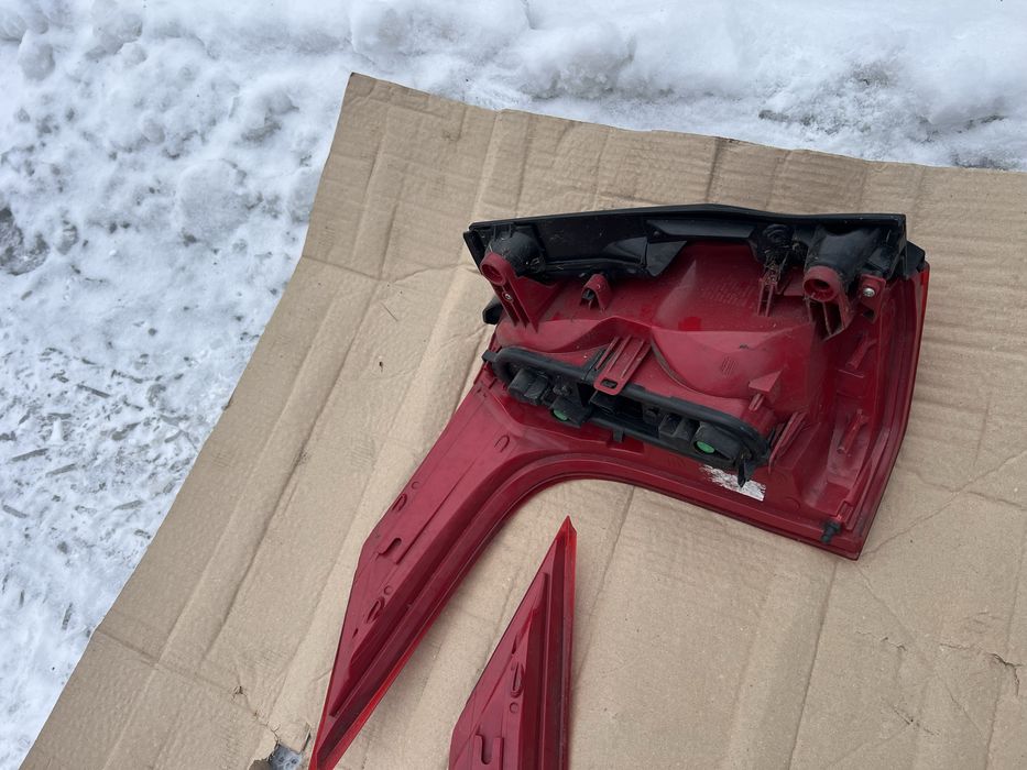 Задні ліхтарі стопи фари  Пежо 5008