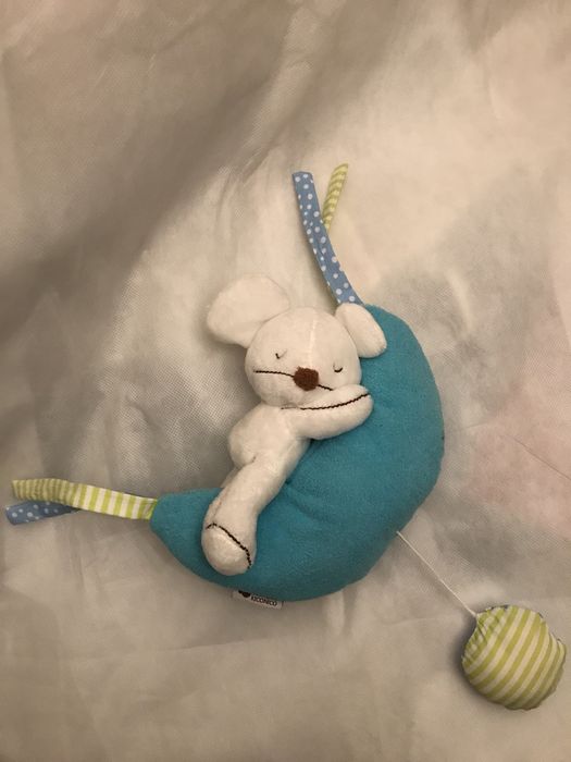 Boneco musical para bebé