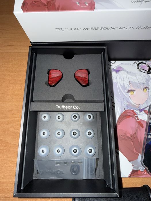 Навушники Truthear Zero Red.