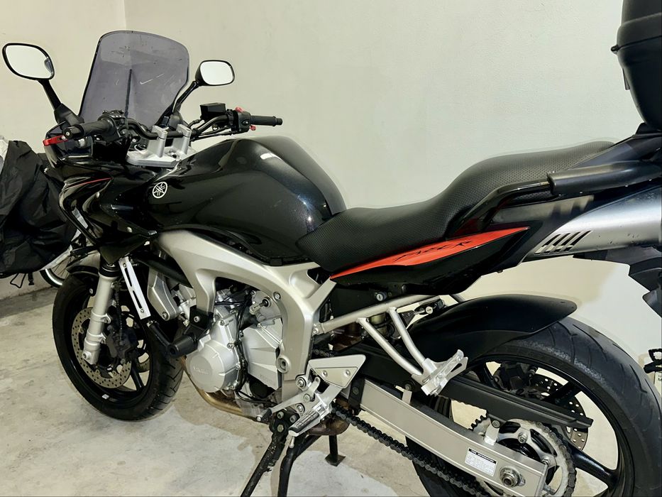 Yamaha FZ6S imaculada