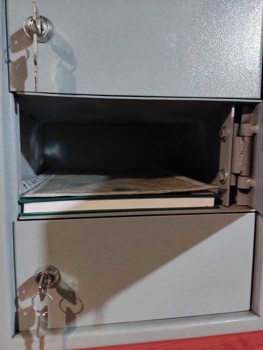 Продаю б.у сейф (отправка)