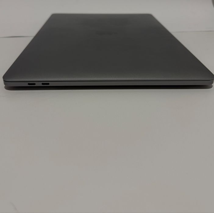 MacBook pro 15’ i7 16 GB 320 cykli