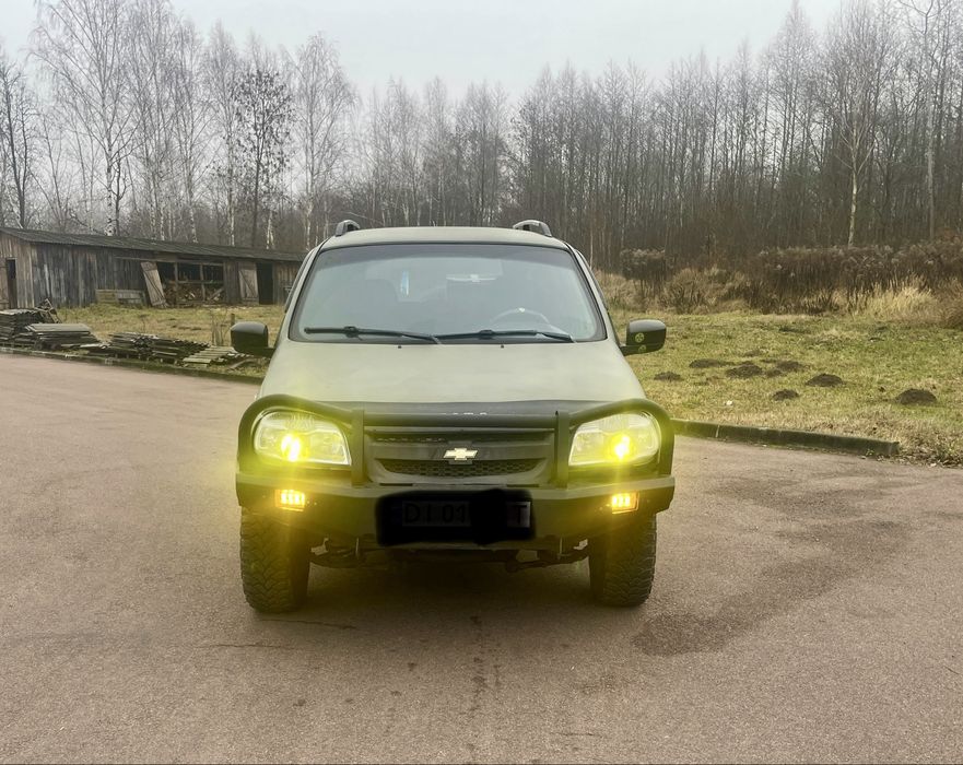 Нива шевроле 2013 року