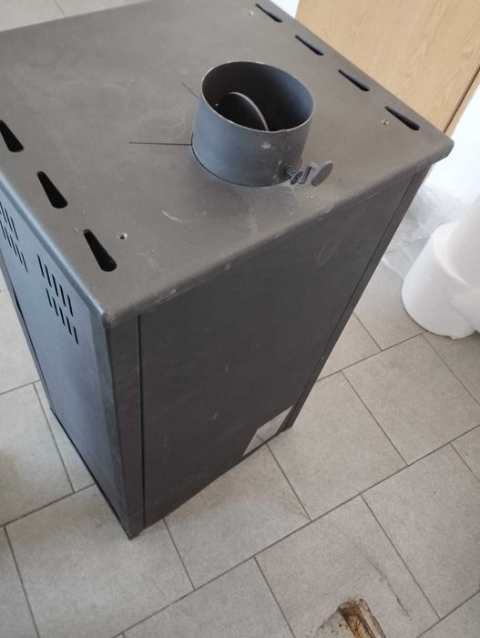 Stalowy piec kominek KOZA  HECHT Flemis 7-9kW na drewno brykiet