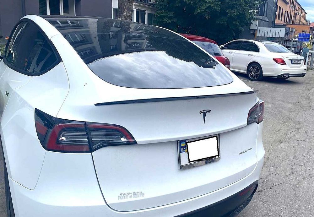 Спойлер чорний глянцевий тонкий Tesla Model Y / ABS пластик
