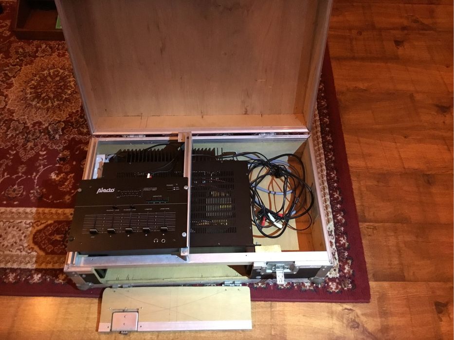 Zestaw case dla DJ wzmacniacz+mikser w skrzyni transportowej