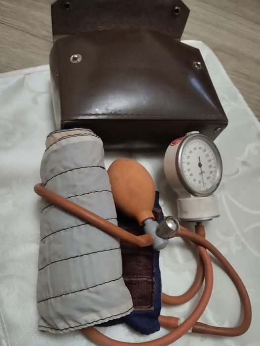 Апарат для вимірювання тиску.