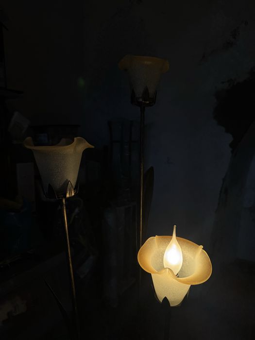 Candeeiro de pe com flores