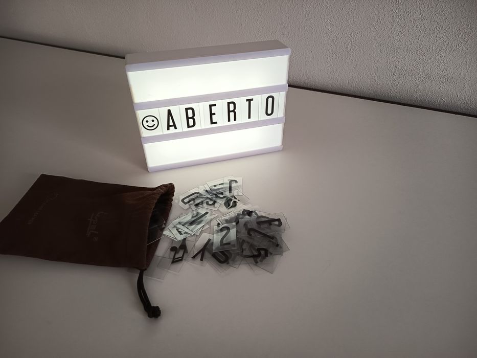 Mostrador de mensagem luminoso