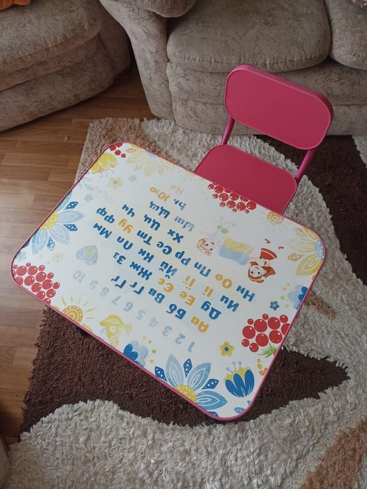 Продам стіл з кріслом