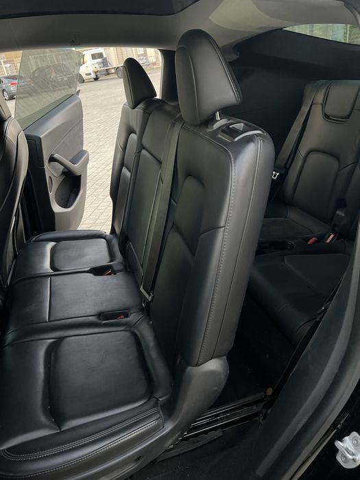 Продам Tesla Y  7 мест