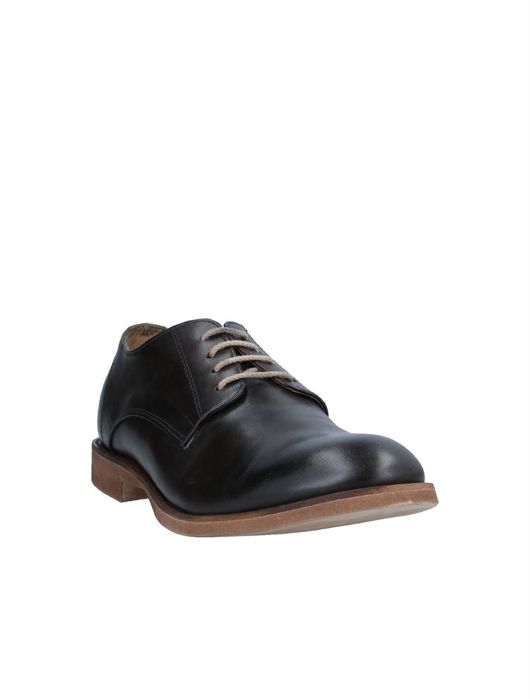 Sapatos de couro Bruno Verri.