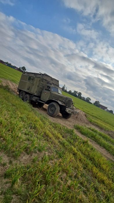 Ził 157 6x6  zabudowa radiostacji