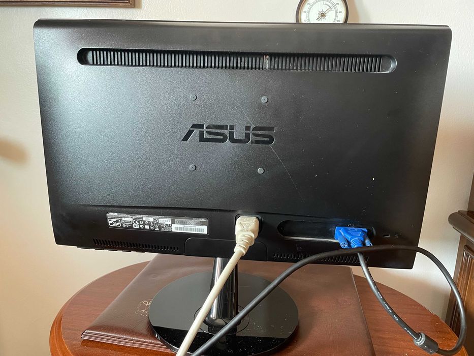 Monitor de Computador ASUS Modelo VS 197, 18 polegadas445484350487275523