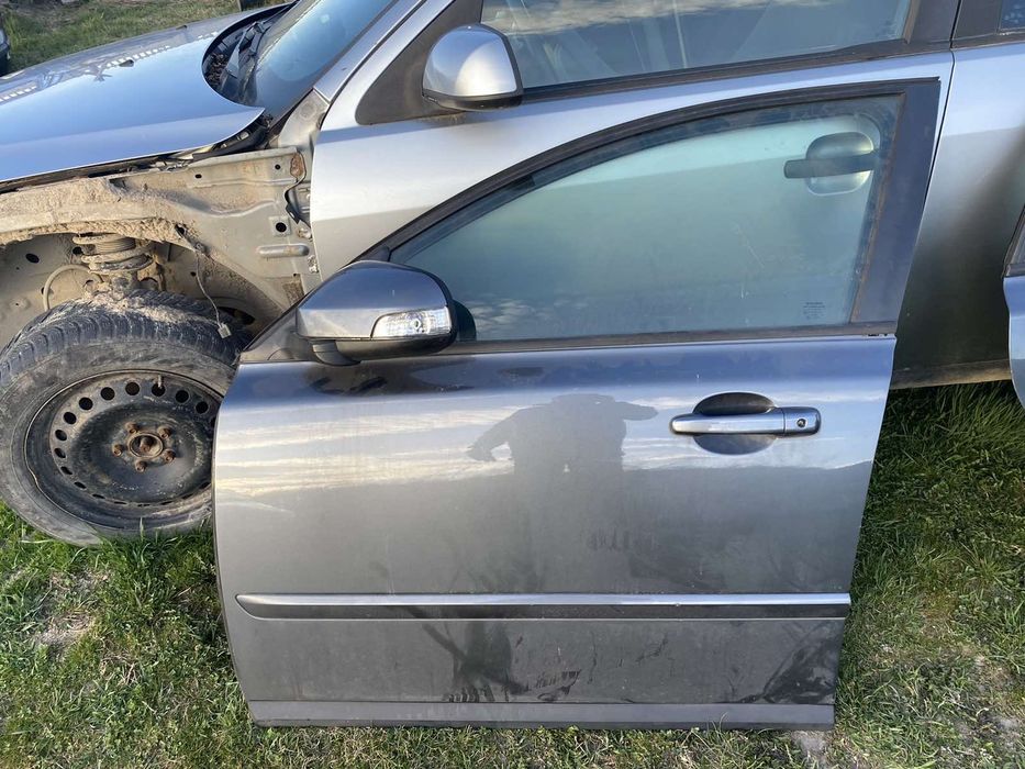 Дверка двері дверь  Volvo V50 S 40  Вольво В50