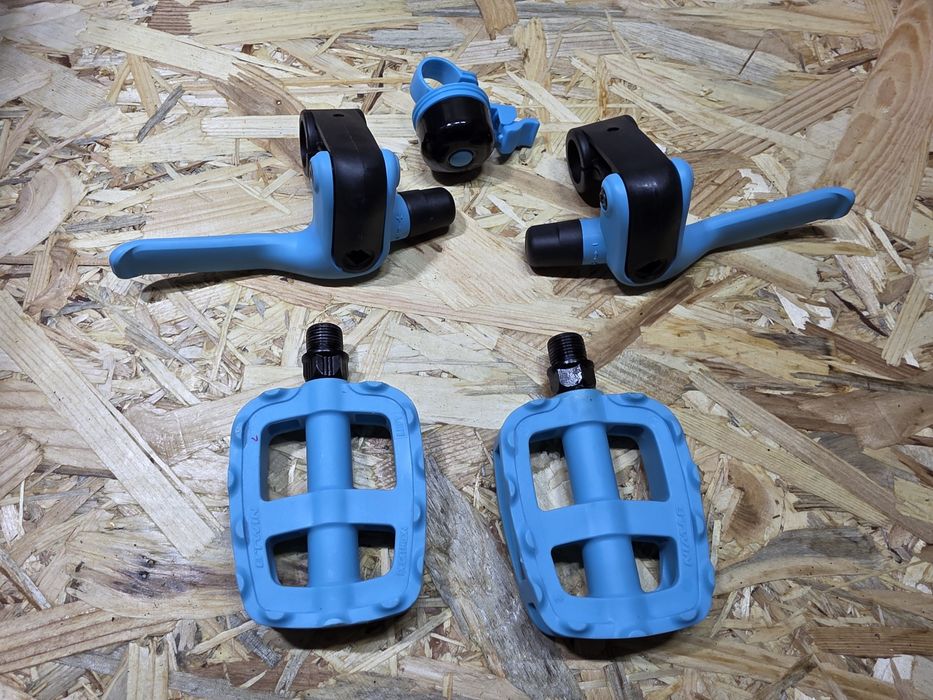 Pedais e manípulos bicicleta decathlon