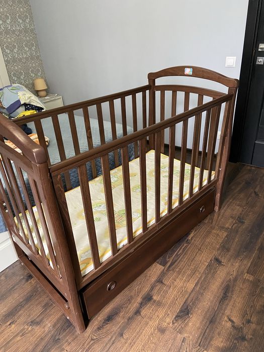 Дитяче ліжко та крісло для годування ціна 3200грн Одеса