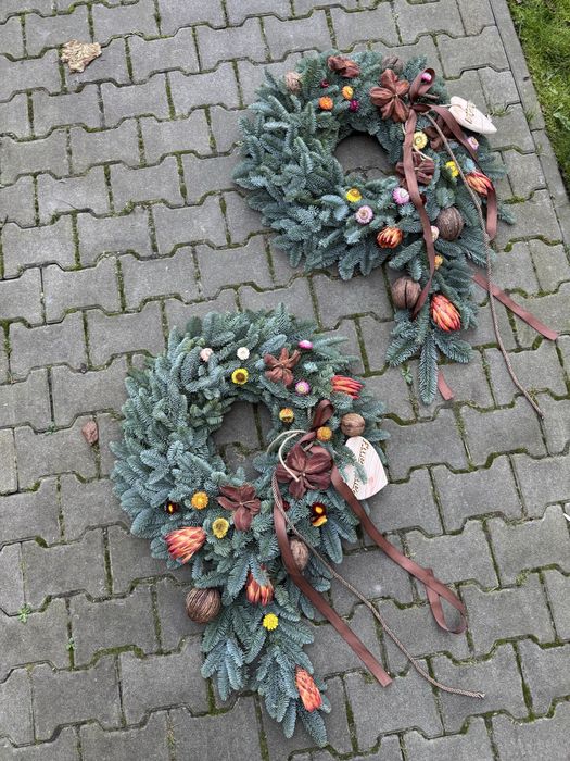 Wieniec na pomnik srednica 60 cm