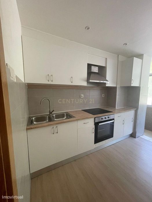Arrenda-se T2+1 Renovado em Guimarães