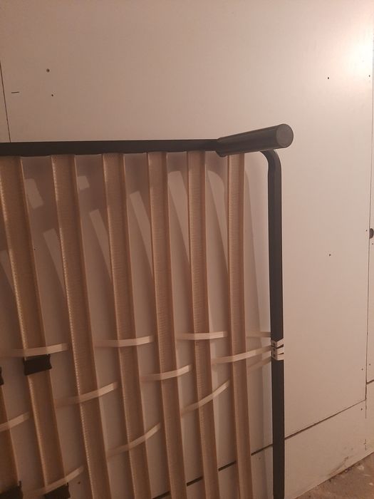 Estrado de cama com pernas como novo