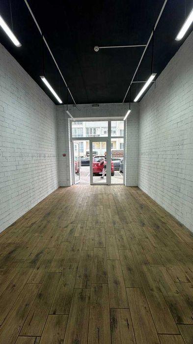 ОРЕНДА: комерційне приміщення, фасад - 27 м², житловий масив МАСАНИ