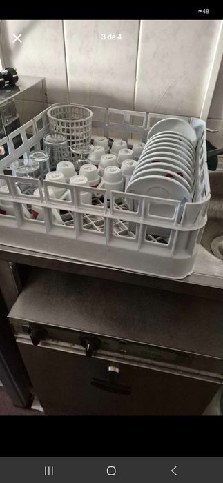 Máquina lavar copos e chávenas