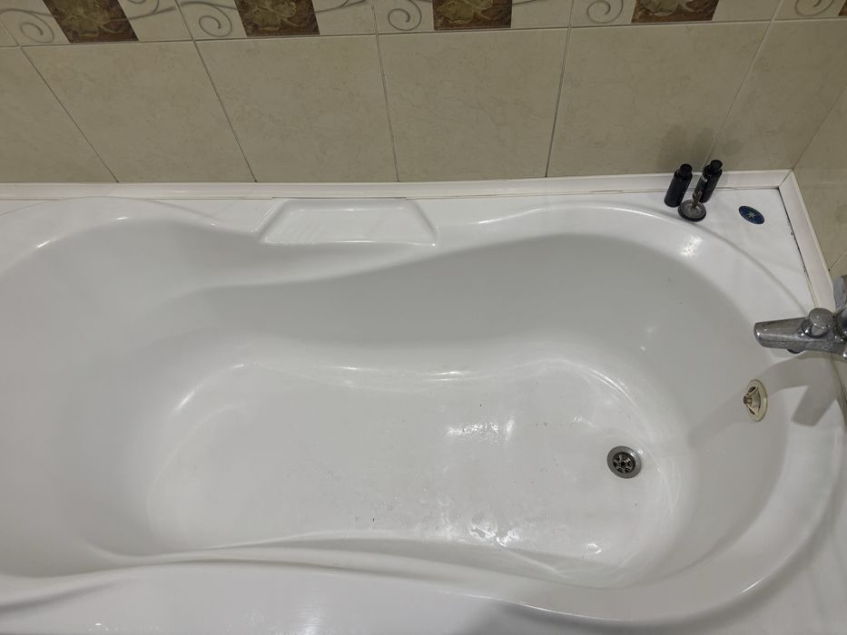 Акрилова ванна у хорошому стані