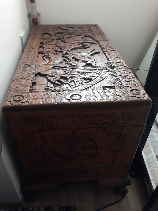 Mala/arca mesas pratos antiguidade