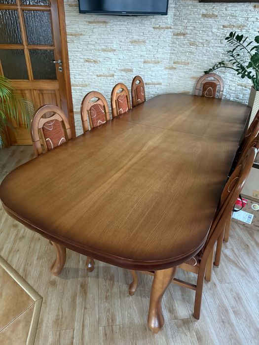 Elegancki duży stół z 10 krzesłami i ławą