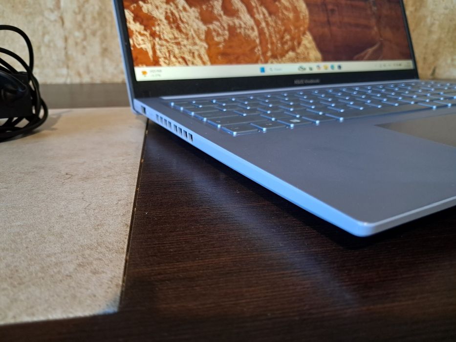 Ноутбук ASUS X1502ZA 2023р: Intel Core i3-1215U/UHD/8Gb DDR4/256Gb SSD