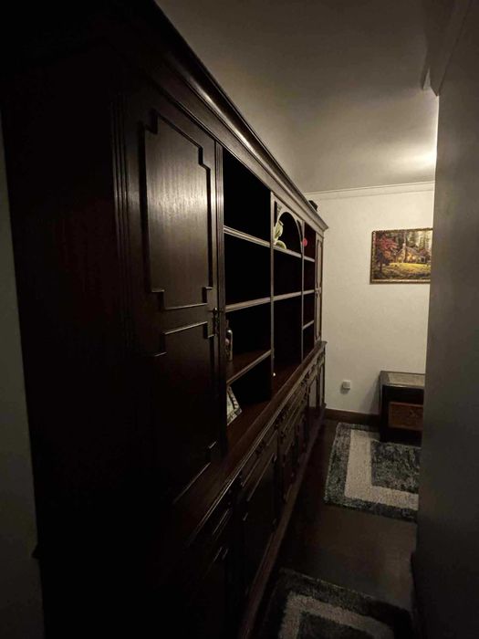 Armário antigo alto em Madeira