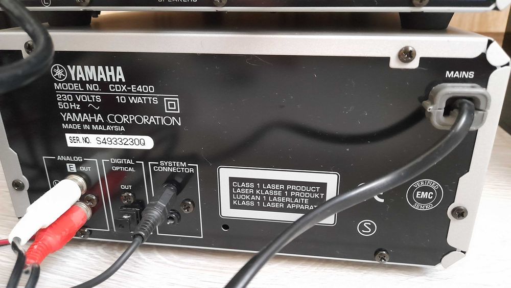 Zestaw mini wieża Hi-fi Yamaha E-400 z głośnikami