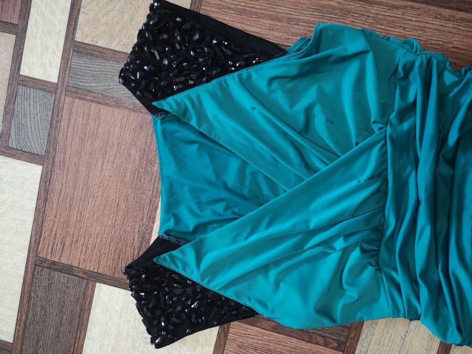 Нарядное платье  резинка 44