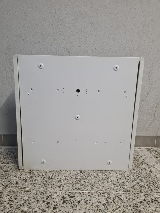 Conjunto de candeeiros  de tecto com lâmpadas.