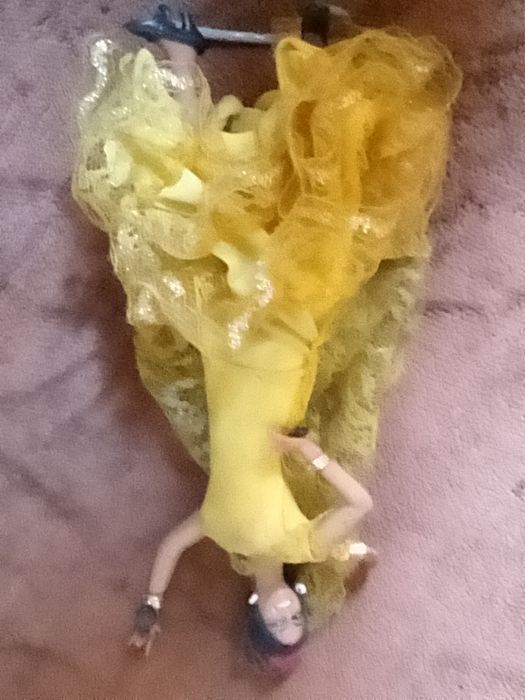 Sevilhana tamanho médio vestido amarelo só 10€