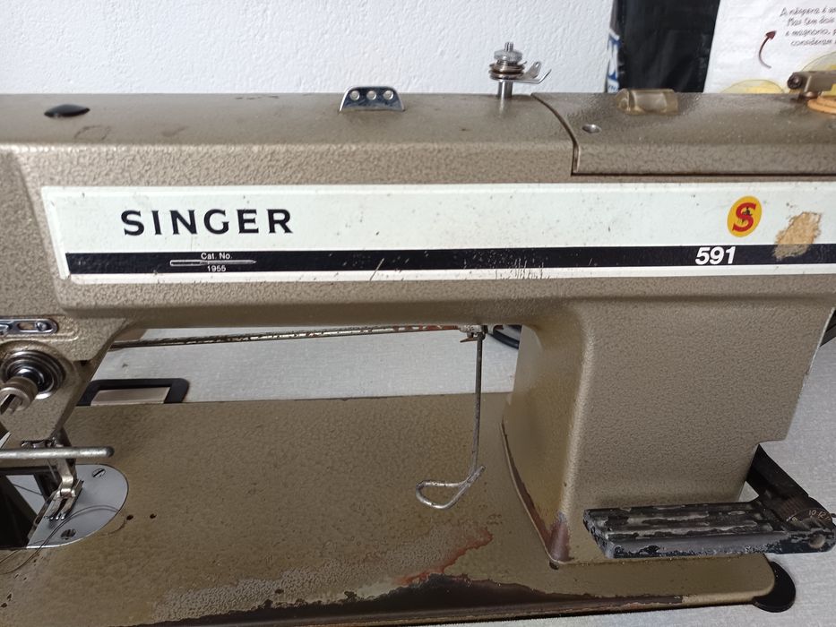Máquina de costura profissional Singer S591