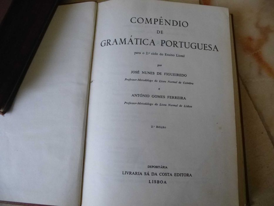 Livros escolares antigos