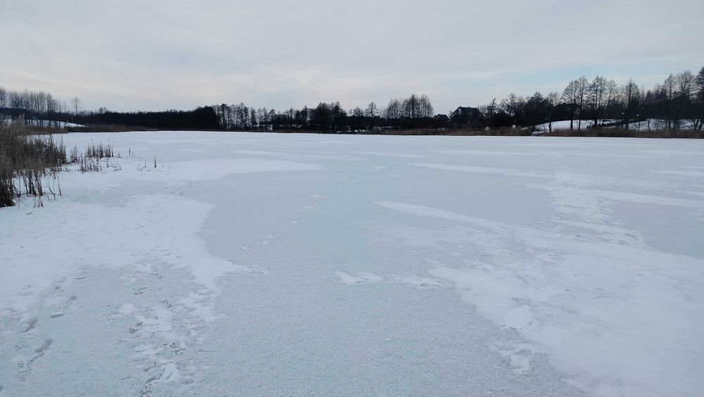 Działka nad jeziorem