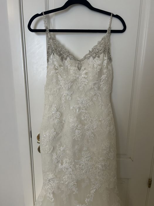 Vestido de noiva ProNovias estilo sereia,de renda francesa e pedraria