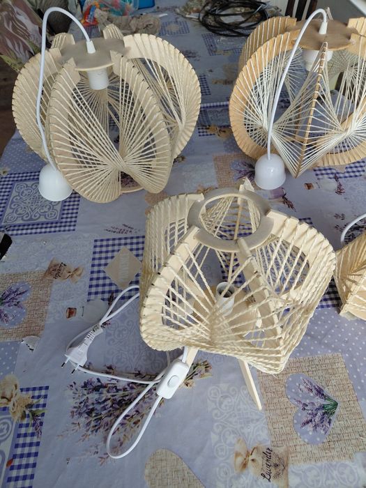 Cadeeiros artesanais em madeira e corda