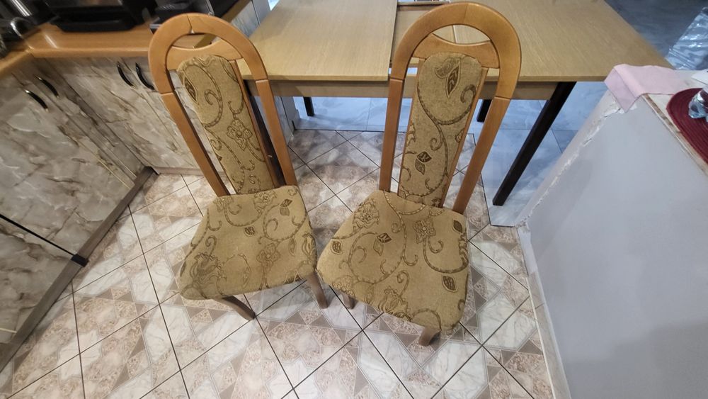 Stół do jadalni.dwa krzesła.