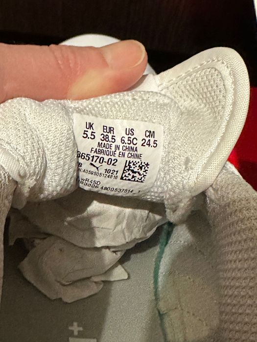 Білі жіночі кеди Puma