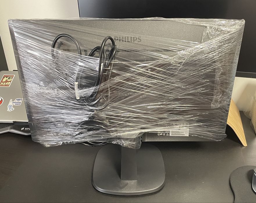 * Monitor Philips 243V7Q *425904896276572161
