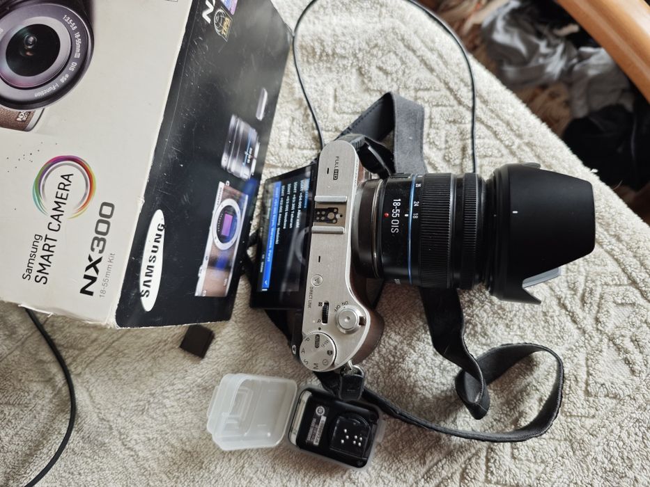 Aparat NX 300 z obiektywem