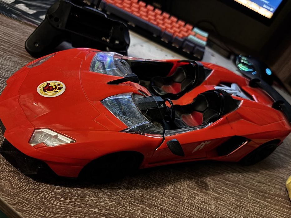 Продам авто на радіокеруванні.